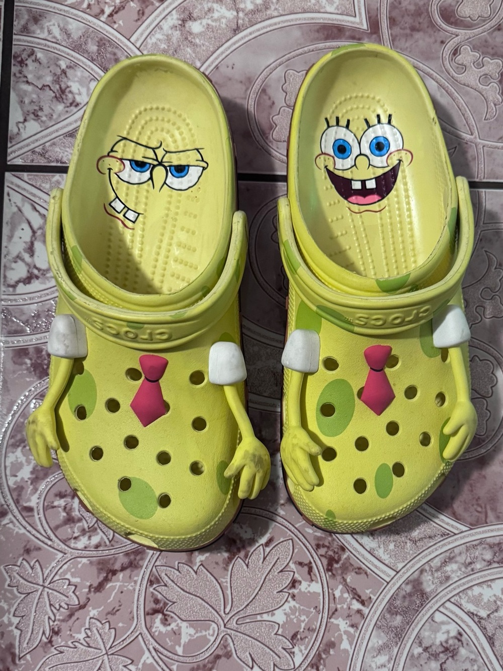 SpongeBob SquarePants x Crocs size 10